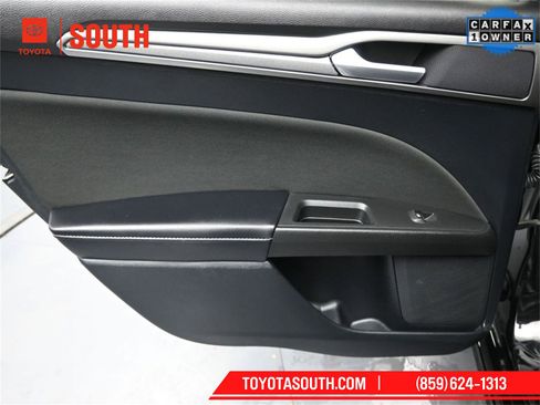 Used 2019 Ford Fusion SE image 22