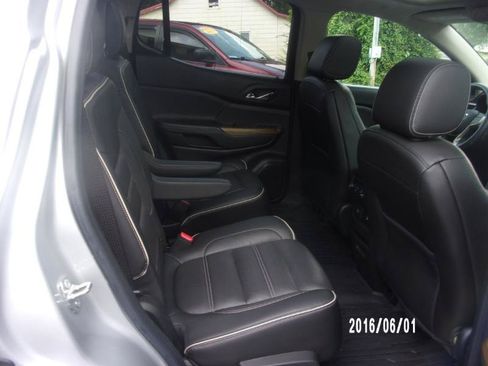Used 2018 GMC Acadia Denali w/ Technology Package FWD image 12