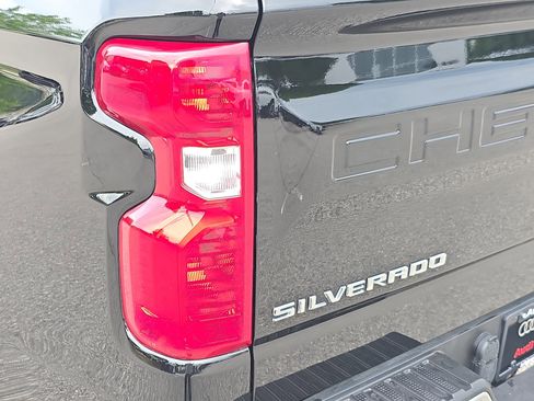 Used 2025 Chevrolet Silverado 1500 LT RWD image 32