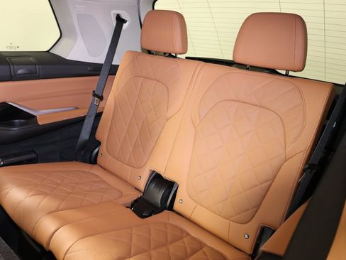 Used 2023 BMW X7 xDrive40i w/ Executive Package image 12