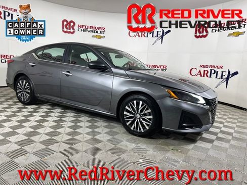 Used 2024 Nissan Altima 2.5 SV image 1