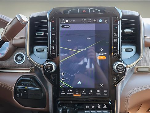 Used 2024 RAM 3500 Limited image 14