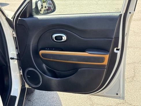 Used 2015 Kia Soul ! w/ Sun & Sound Package FWD image 8