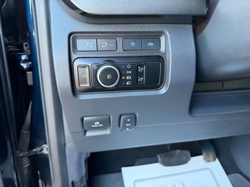 Used 2024 Ford F250 Platinum image 17