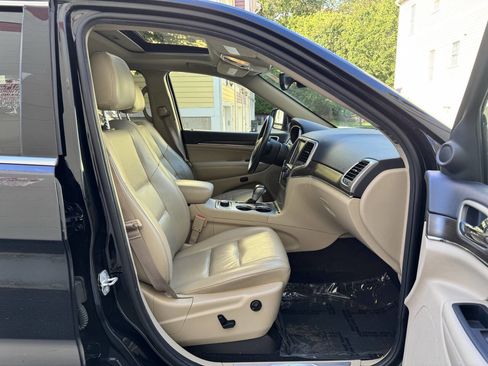 Used 2018 Jeep Grand Cherokee Limited image 15