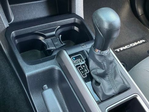 Used 2022 Toyota Tacoma SR5 RWD image 13