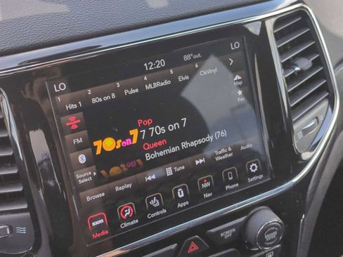 Used 2022 Jeep Grand Cherokee Laredo X RWD image 13