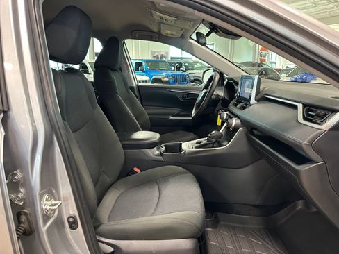 Used 2025 Toyota RAV4 LE AWD/4WD image 36