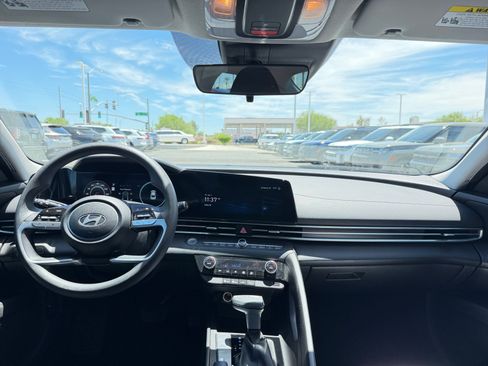 Used 2024 Hyundai Elantra SEL FWD image 20