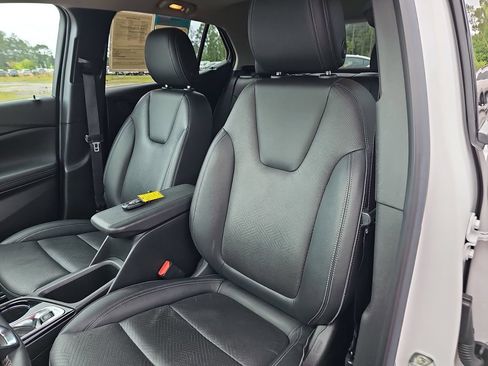 Used 2023 Buick Encore GX Essence w/ Experience Buick Package FWD image 20