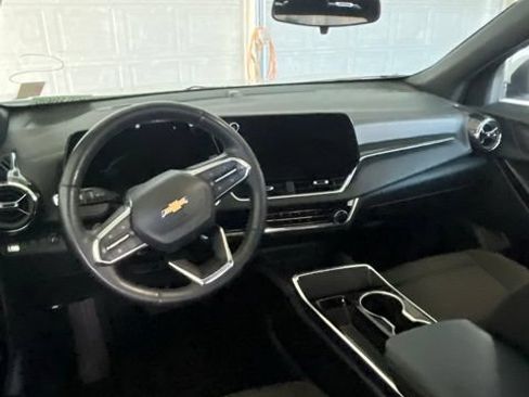 Used 2025 Chevrolet Equinox LT AWD/4WD image 9