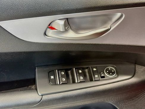 Used 2024 Kia Forte LXS w/ LXS Technology Package FWD image 17