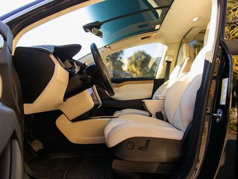 Used 2019 Tesla Model X Long Range image 27