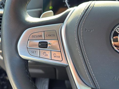 Used 2025 BMW X7 xDrive40i w/ Climate Comfort Package image 32