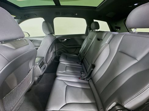 Used 2025 Audi Q7 3.0T Premium Plus AWD/4WD image 38