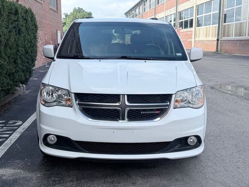 Used 2017 Dodge Grand Caravan SXT FWD image 2