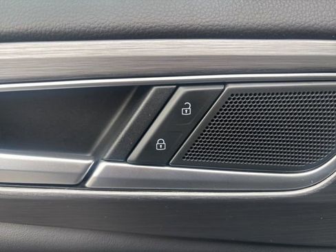 Used 2024 Volkswagen Atlas Cross Sport SE image 21