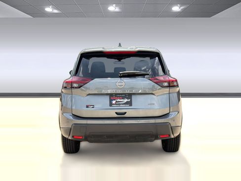 Used 2025 Nissan Rogue SV image 10