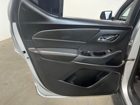 Used 2020 Chevrolet Traverse LS FWD image 18