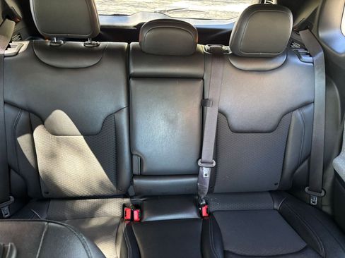 Used 2025 Jeep Compass Latitude image 33