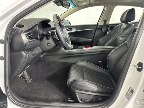 Used 2022 Genesis G70 2.0T w/ Prestige Package image 6