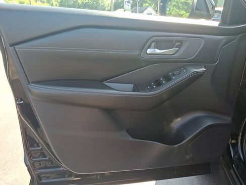 Used 2025 Nissan Rogue SV w/ SV Premium Package AWD/4WD image 13