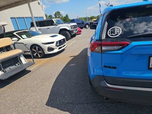 Used 2019 Toyota RAV4 LE FWD image 7