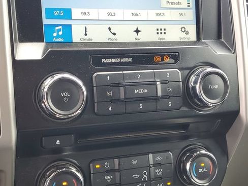 Used 2017 Ford F250 Lariat w/ Lariat Value Package AWD/4WD image 24