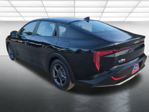 Used 2025 Kia K4 LXS image 2