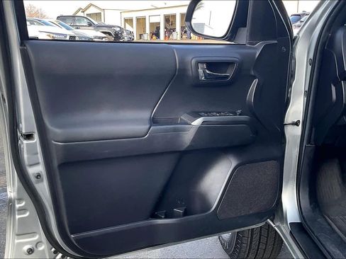 Used 2022 Toyota Tacoma TRD Off-Road image 23