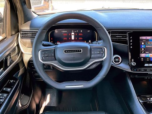 Used 2023 Jeep Wagoneer Series III w/ Premium Group I image 5