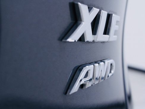 Used 2021 Toyota RAV4 XLE image 7