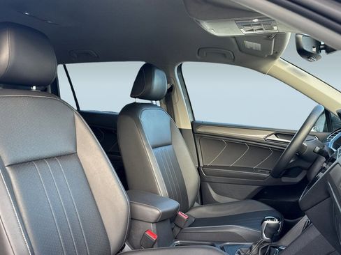 Used 2023 Volkswagen Tiguan SE image 30