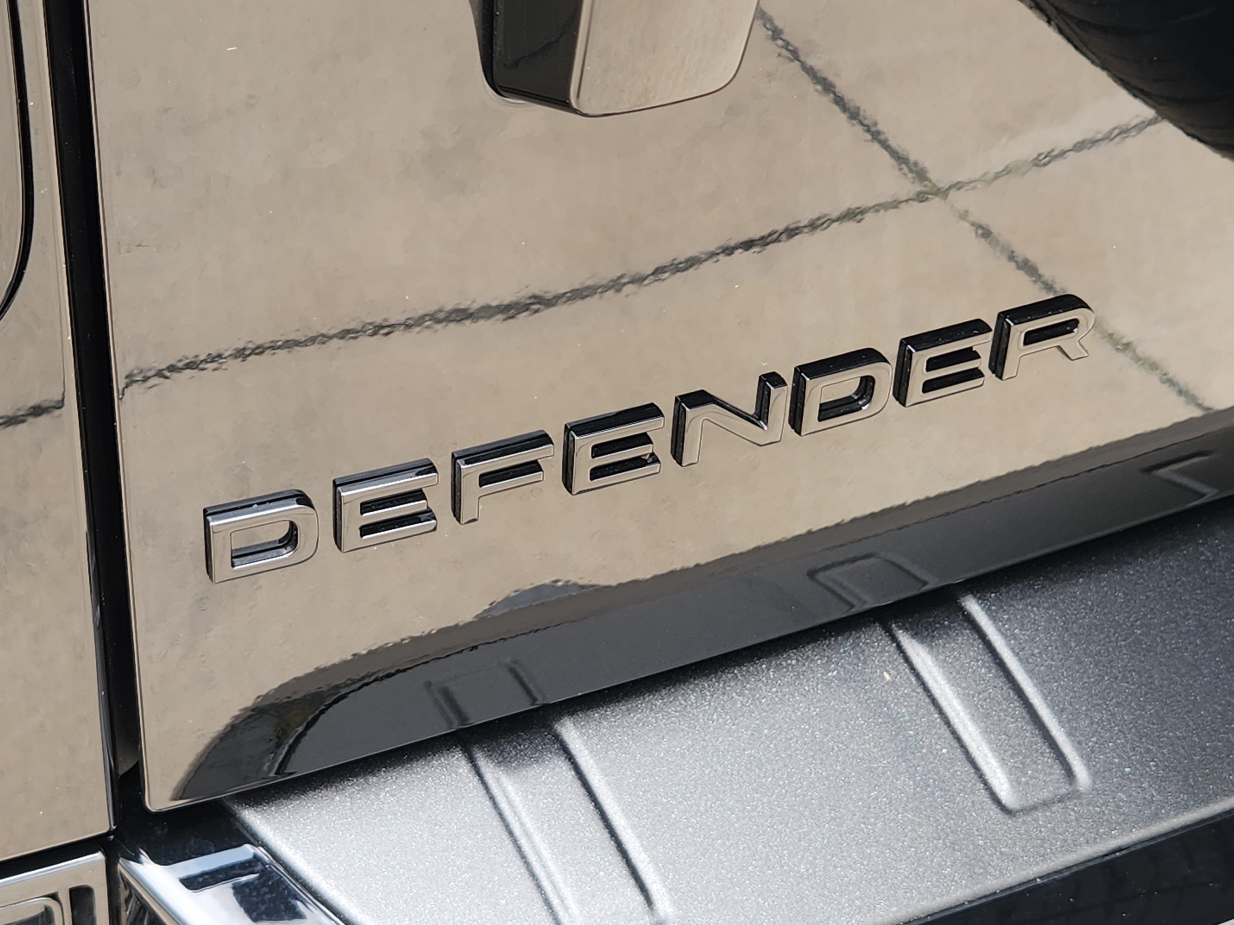 New 2026 Land Rover Defender 110 OCTA AWD/4WD image 32