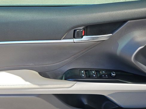 Used 2018 Toyota Camry XLE w/ Driver Assist Package FWD image 11