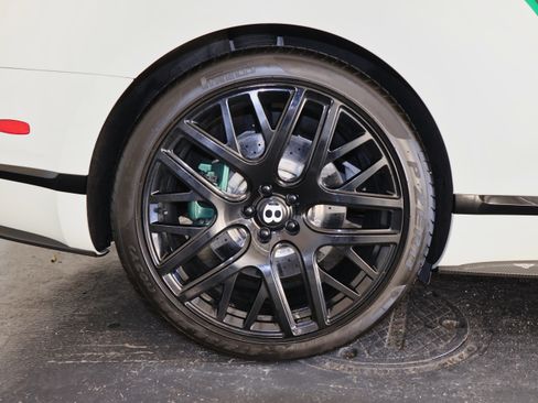 Used 2015 Bentley Continental GT3-R image 12