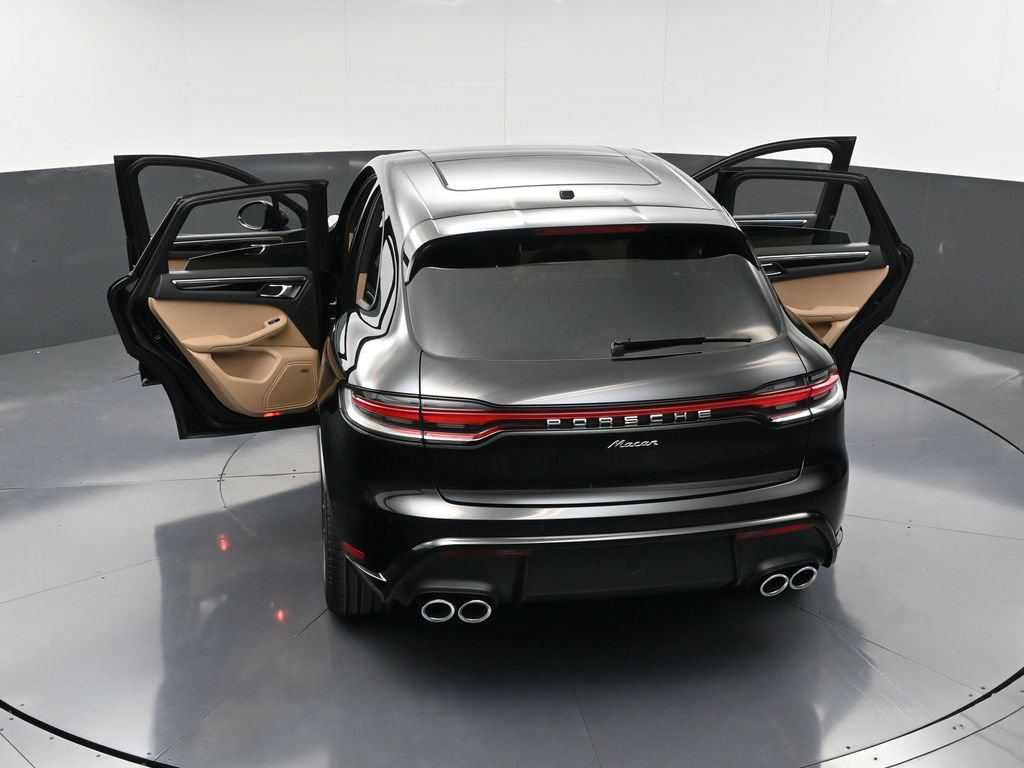 Certified 2026 Porsche Macan AWD/4WD image 35