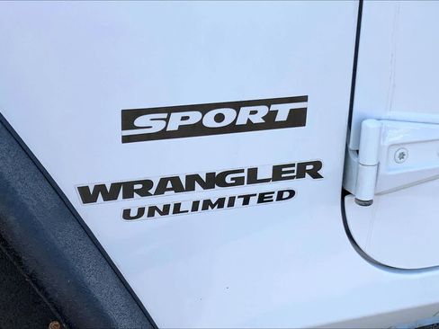 Used 2017 Jeep Wrangler Unlimited Sport w/ Quick Order Package 24S AWD/4WD image 26