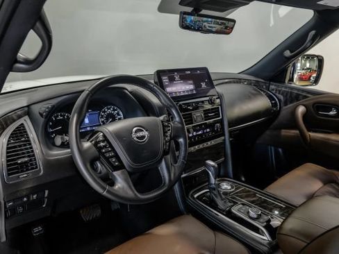 Used 2023 Nissan Armada Platinum w/ Captain's Chairs Package RWD image 4