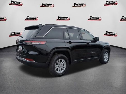 Used 2025 Jeep Grand Cherokee Laredo w/ Luxury Tech Group I AWD/4WD image 5