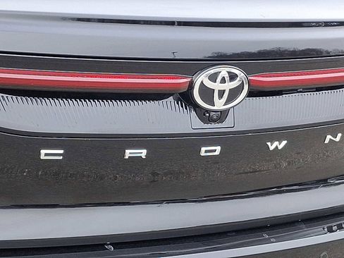 Certified 2025 Toyota Crown Platinum image 33