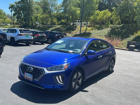 Used 2022 Hyundai Ioniq Limited FWD image 2