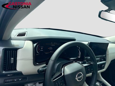 Used 2026 Nissan Pathfinder SL FWD image 11