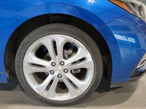 Used 2017 Chevrolet Cruze Premier FWD image 16