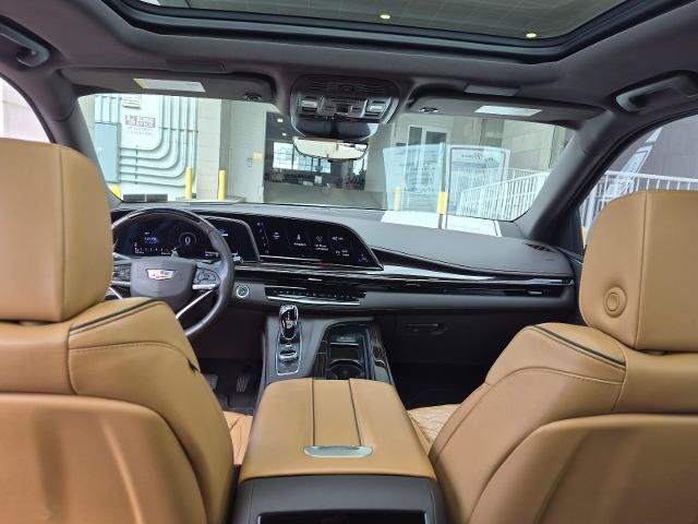 Used 2022 Cadillac Escalade Premium Luxury w/ Performance Package AWD/4WD image 16