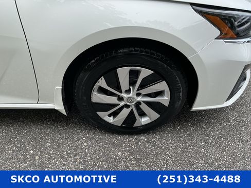 Used 2024 Nissan Altima 2.5 S FWD image 9