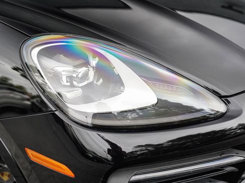 Used 2023 Porsche Cayenne AWD/4WD image 6