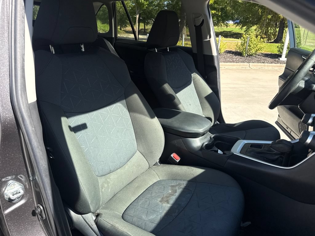 Used 2021 Toyota RAV4 XLE w/ XLE Grade Weather Package AWD/4WD image 35