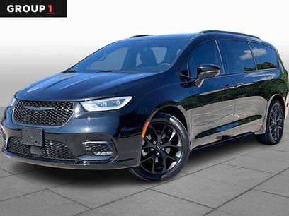 Used 2023 Chrysler Pacifica Limited w/ S Appearance Package