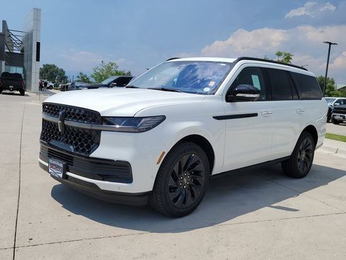 New 2025 Lincoln Navigator Reserve w/ Jet Appearance Package image 4